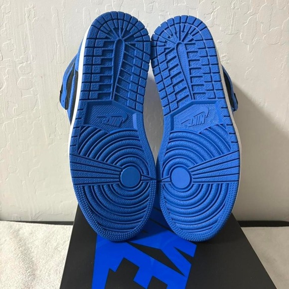 Air Jordan 1 Retro High OG "Royal Reimagined" - Picture 6 of 6